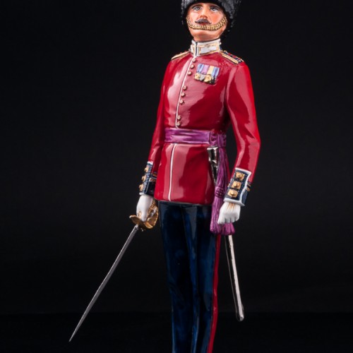 Фарфорвая статуэтка соладата Капитан шотландской гвардии, Дрезден, Германия, сер. 20 в.