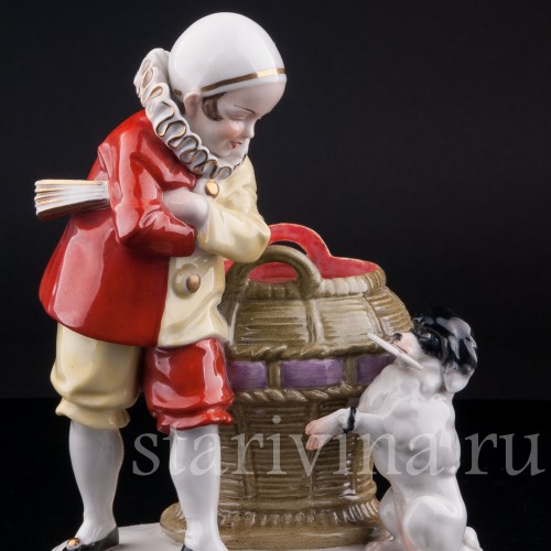 Фигурка из фарфора Пьеро с пуделем, Hertwig & Co, Германия, нач. 20 в.