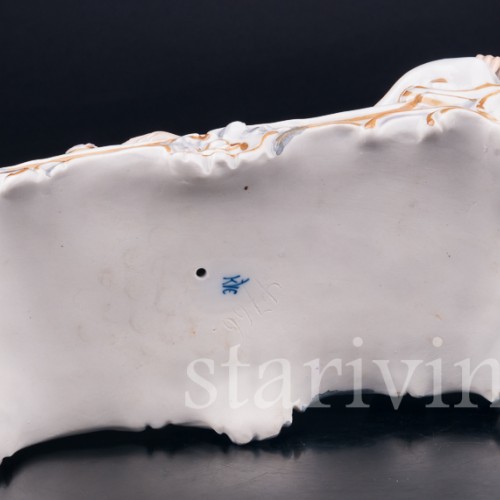 Статуэтка из фарфора Спящая девушка и амур, Karl Ens, Германия, кон. 19 - нач. 20 вв.