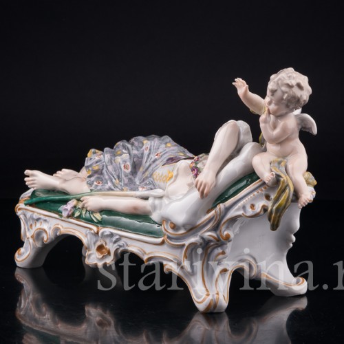Статуэтка из фарфора Спящая девушка и амур, Karl Ens, Германия, кон. 19 - нач. 20 вв.