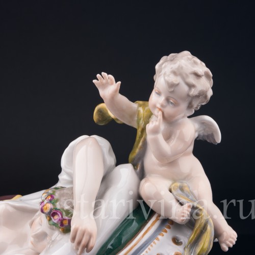 Статуэтка из фарфора Спящая девушка и амур, Karl Ens, Германия, кон. 19 - нач. 20 вв.