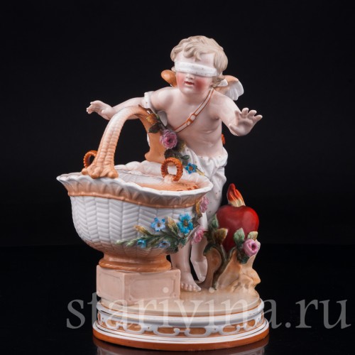 Фарфорвая статуэтка Амур с корзиной, A. W. Fr. Kister Porzellanmanufaktur, Scheibe-Alsbach, Германия, 19 в.