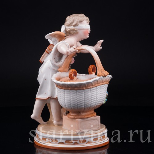 Фарфорвая статуэтка Амур с корзиной, A. W. Fr. Kister Porzellanmanufaktur, Scheibe-Alsbach, Германия, 19 в.