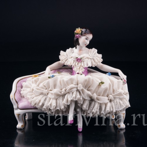 Девушка на диване, кружевная, Volkstedt, Германия, вт. пол. 20 в