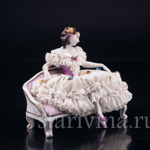 Девушка на диване, кружевная, Volkstedt, Германия, вт. пол. 20 в
