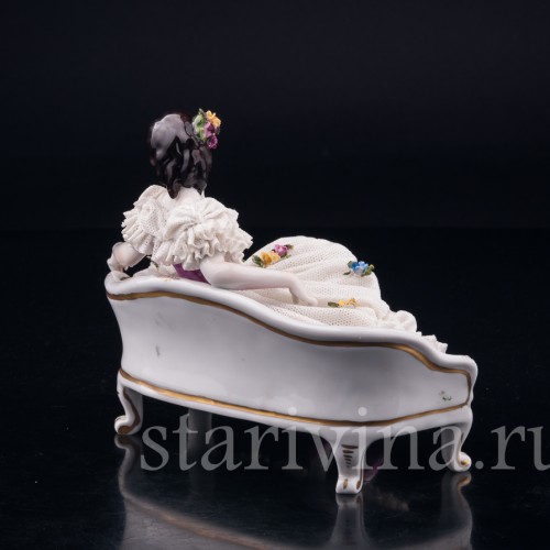 Девушка на диване, кружевная, Volkstedt, Германия, вт. пол. 20 в