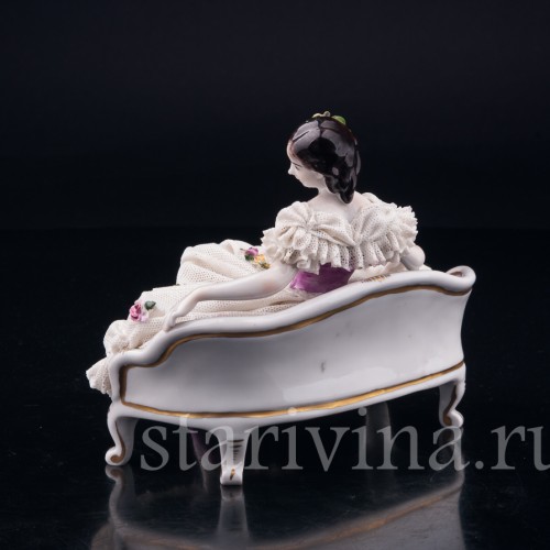 Девушка на диване, кружевная, Volkstedt, Германия, вт. пол. 20 в
