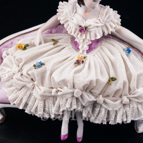 Девушка на диване, кружевная, Volkstedt, Германия, вт. пол. 20 в