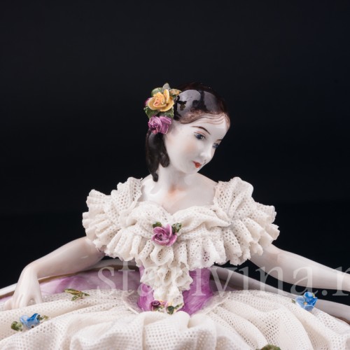 Девушка на диване, кружевная, Volkstedt, Германия, вт. пол. 20 в