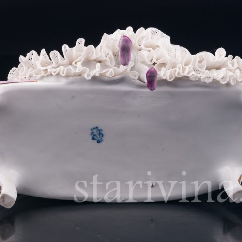 Девушка на диване, кружевная, Volkstedt, Германия, вт. пол. 20 в