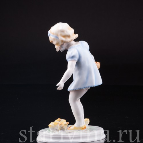 Девочка, кормящая цыплят, Metzler & Ortloff, Германия, 1930-72 гг