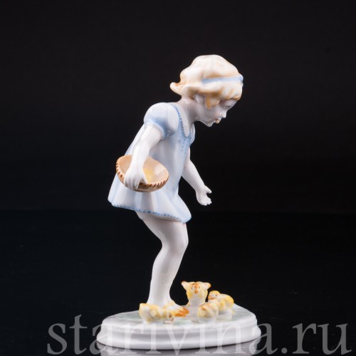 Девочка, кормящая цыплят, Metzler & Ortloff, Германия, 1930-72 гг