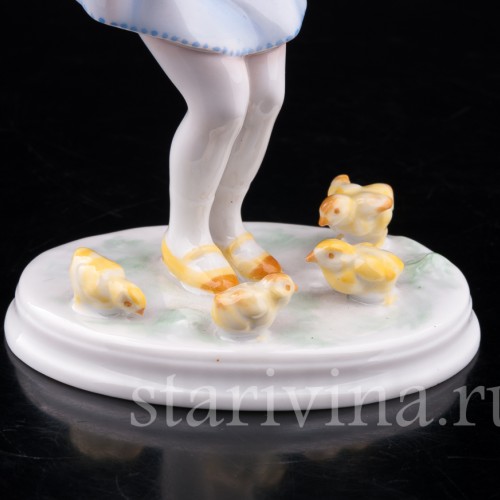 Девочка, кормящая цыплят, Metzler & Ortloff, Германия, 1930-72 гг