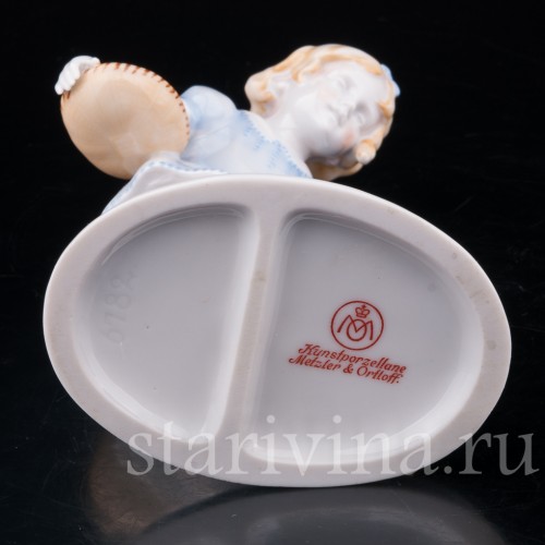 Девочка, кормящая цыплят, Metzler & Ortloff, Германия, 1930-72 гг