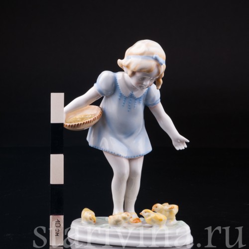 Девочка, кормящая цыплят, Metzler & Ortloff, Германия, 1930-72 гг