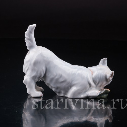 Фигурка из фарфора Вест-хайлед-уайт терьер с ботинком, Royal Copenhagen, Дания, вт. пол. 20 в.