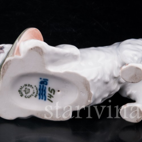 Фигурка из фарфора Вест-хайлед-уайт терьер с ботинком, Royal Copenhagen, Дания, вт. пол. 20 в.