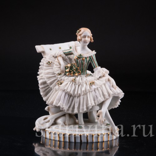 Девушка на диване, кружевная, E. A. Muller, Германия, нач. 20 в