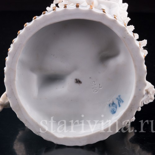 Девушка на диване, кружевная, E. A. Muller, Германия, нач. 20 в