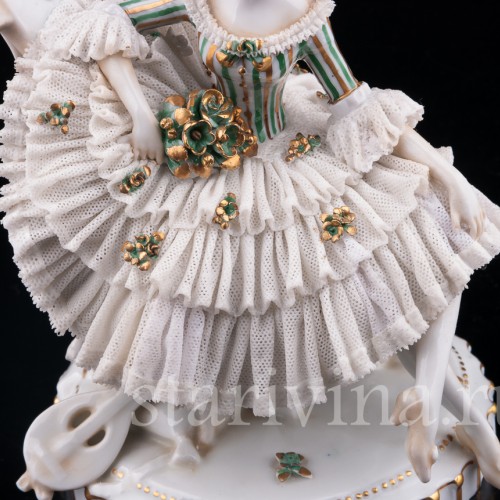 Девушка на диване, кружевная, E. A. Muller, Германия, нач. 20 в