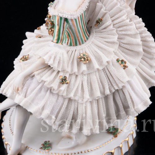 Девушка на диване, кружевная, E. A. Muller, Германия, нач. 20 в