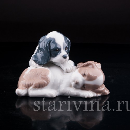 Фигурка собак из фарфора Два щенка, NAO, Испания, вт. пол. 20 века.