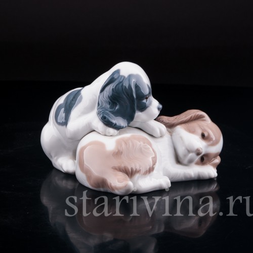 Фигурка собак из фарфора Два щенка, NAO, Испания, вт. пол. 20 века.