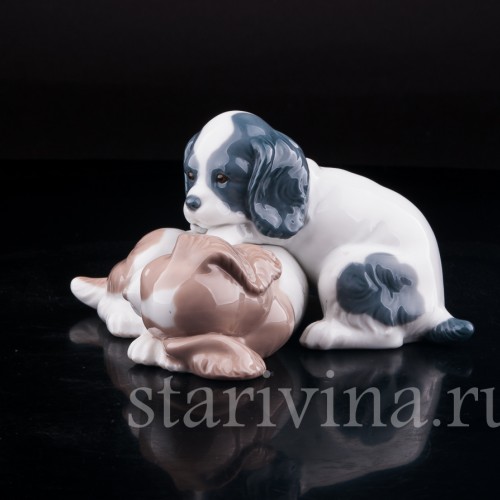 Фигурка собак из фарфора Два щенка, NAO, Испания, вт. пол. 20 века.