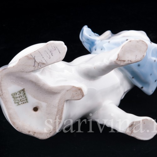 Старинная фарфорвая статуэтка Собака с перевязанным зубом, Heubach, Германия, 1882-1915 гг.