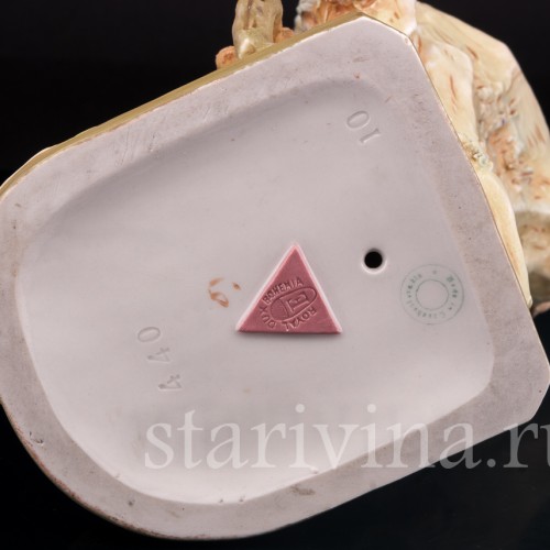 Фигурка девушки из фарфора Купальщица, Royal Dux, Чехия, нач. 20 в.