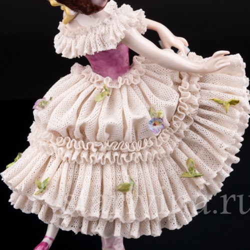 Фарфорвая статуэтка Танцующая девушка, кружевная, Volkstedt, Германия, сер. 20 в.