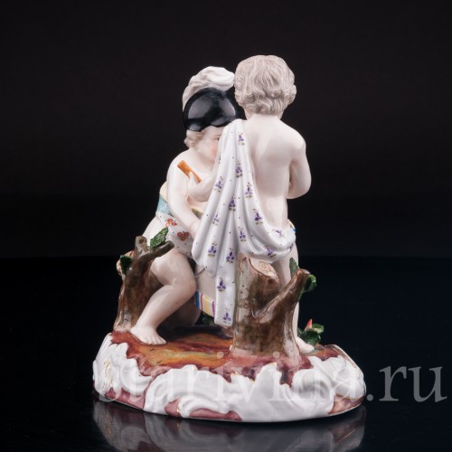 Статуэтка из фарфора Аллегория победы, путти с барабаном, Германия, кон. 19 в.