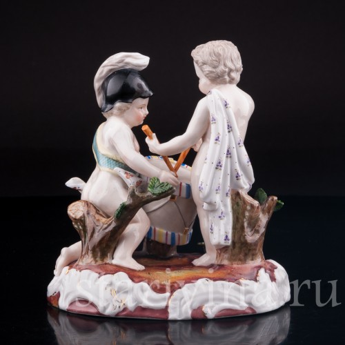 Статуэтка из фарфора Аллегория победы, путти с барабаном, Германия, кон. 19 в.