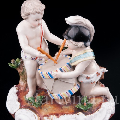 Статуэтка из фарфора Аллегория победы, путти с барабаном, Германия, кон. 19 в.