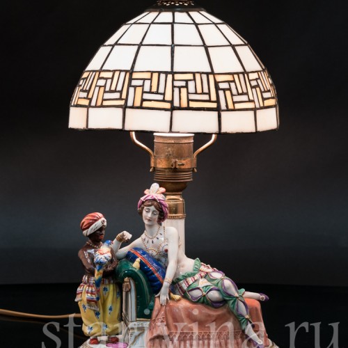 Одалиска и арапчонок с попугаем, лампа, Muller & Co, Германия, нач. 20 в