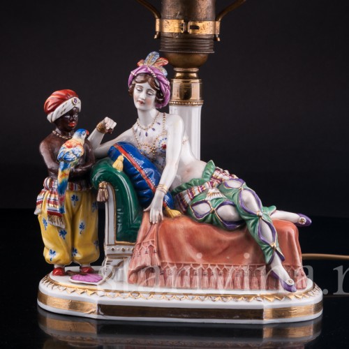 Одалиска и арапчонок с попугаем, лампа, Muller & Co, Германия, нач. 20 в