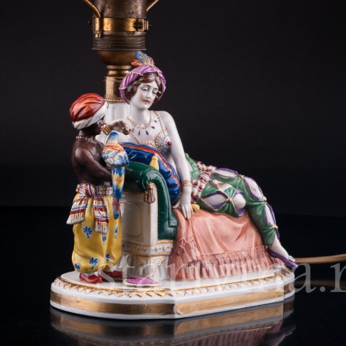 Одалиска и арапчонок с попугаем, лампа, Muller & Co, Германия, нач. 20 в