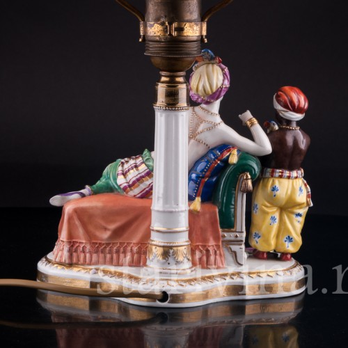 Одалиска и арапчонок с попугаем, лампа, Muller & Co, Германия, нач. 20 в