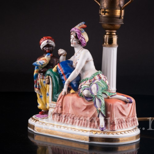Одалиска и арапчонок с попугаем, лампа, Muller & Co, Германия, нач. 20 в