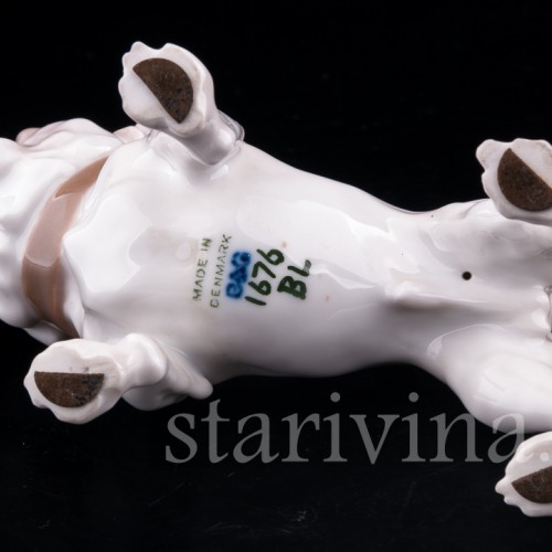 Фигурка собаки из фарфора Английский бульдог, "Забияка", Bing & Grondahl, Дания, сер. 20 в.