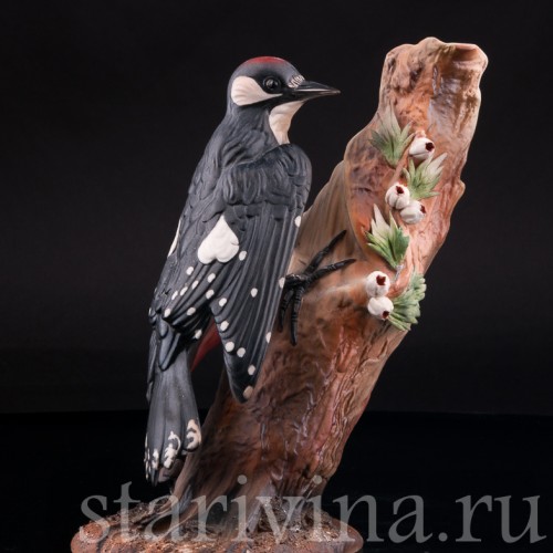 Фарфоровая фигурка птицы Дятел на дереве, Capodimonte, Италия, вт. пол. 20 в.