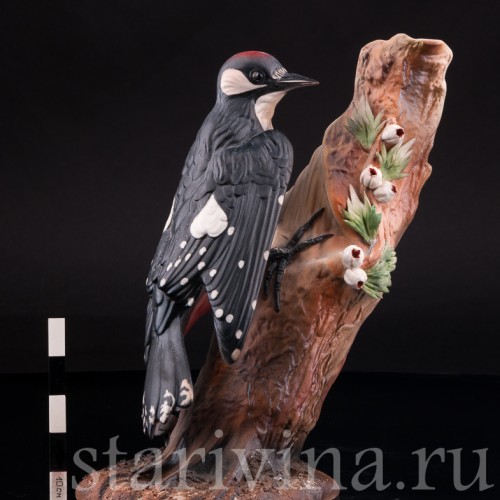 Фарфоровая фигурка птицы Дятел на дереве, Capodimonte, Италия, вт. пол. 20 в.