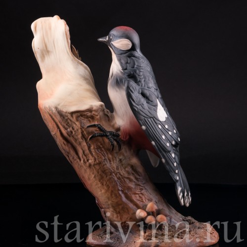 Фарфоровая фигурка птицы Дятел на дереве, Capodimonte, Италия, вт. пол. 20 в.