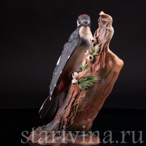 Фарфоровая фигурка птицы Дятел на дереве, Capodimonte, Италия, вт. пол. 20 в.