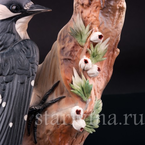 Фарфоровая фигурка птицы Дятел на дереве, Capodimonte, Италия, вт. пол. 20 в.