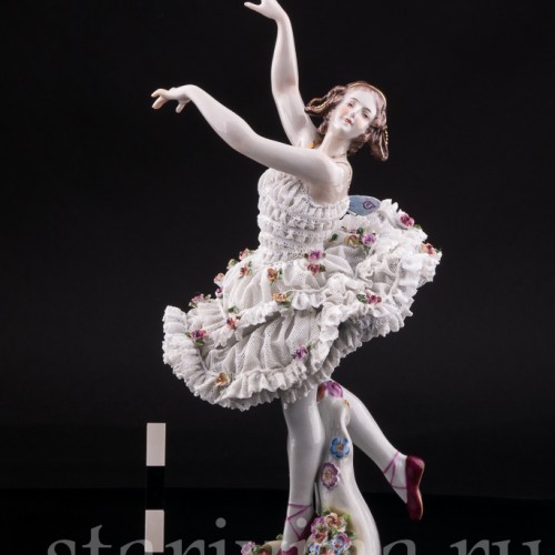 Анна Павлова в балете Бабочка, кружевная, Volkstedt, Германия, нач. 20 в