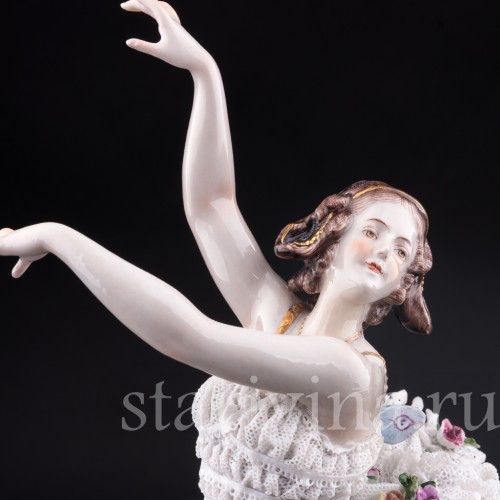 Анна Павлова в балете Бабочка, кружевная, Volkstedt, Германия, нач. 20 в