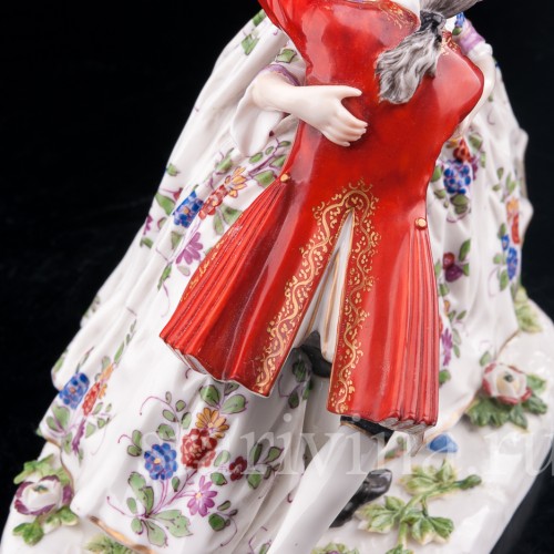 Фарфорвая статуэтка Страстный поцелуй, пара, Volkstedt, Германия, нач. 20 в.