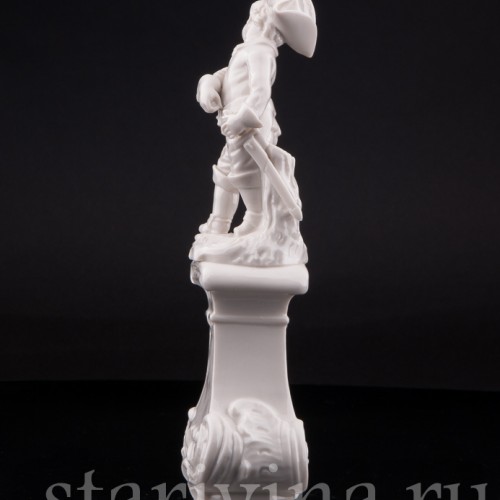 Статуэтка из фарфора Мальчик на постаменте, Nymphenburg, Германия, 1959 г.