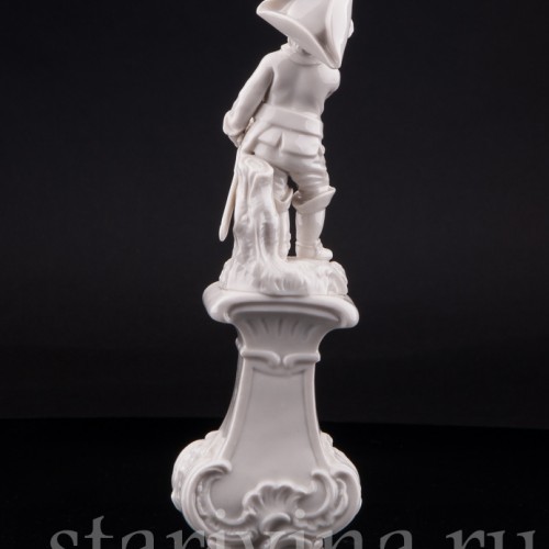 Статуэтка из фарфора Мальчик на постаменте, Nymphenburg, Германия, 1959 г.